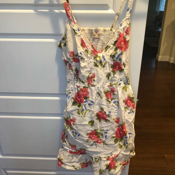 Hollister Dresses & Skirts - ⭐️4/$25 Hollister Floral Sundress